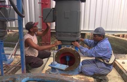 La Empresa de Acueducto y Alcantarillado de la provincia, quien detalla cómo la distribución de agua ha mejorado gracias a la instalación de nuevos equipos: se han colocado cuatro electrobombas en la presa y otras cuatro en la planta potabilizadora