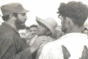Fidel dialoga con damnificados del "Flora"
