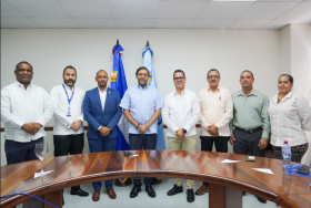 Indrhi recibe delegación hídrica cubana; agotarán agenda para fortalecer colaboración Olmedo Caba Romano y la delegación cubana en la sede del Indrhi. (Foto: Fuente externa)
