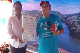 Reconocen a trabajador hidráulico avileño Reconocimiento